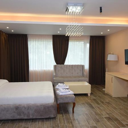 Vlorë Monte Mare Hotel מראה חיצוני תמונה