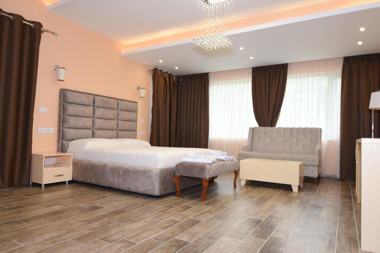 Vlorë Monte Mare Hotel מראה חיצוני תמונה