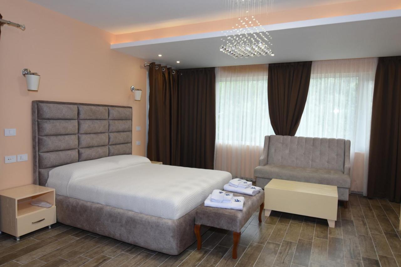 Vlorë Monte Mare Hotel מראה חיצוני תמונה